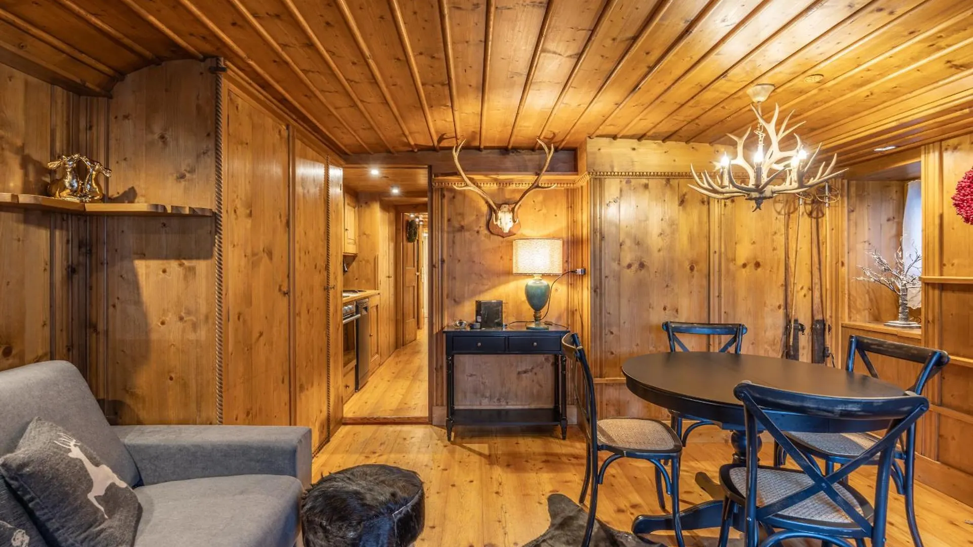 Chiara Home, In Centro A Cortina D Ampezzo contacts